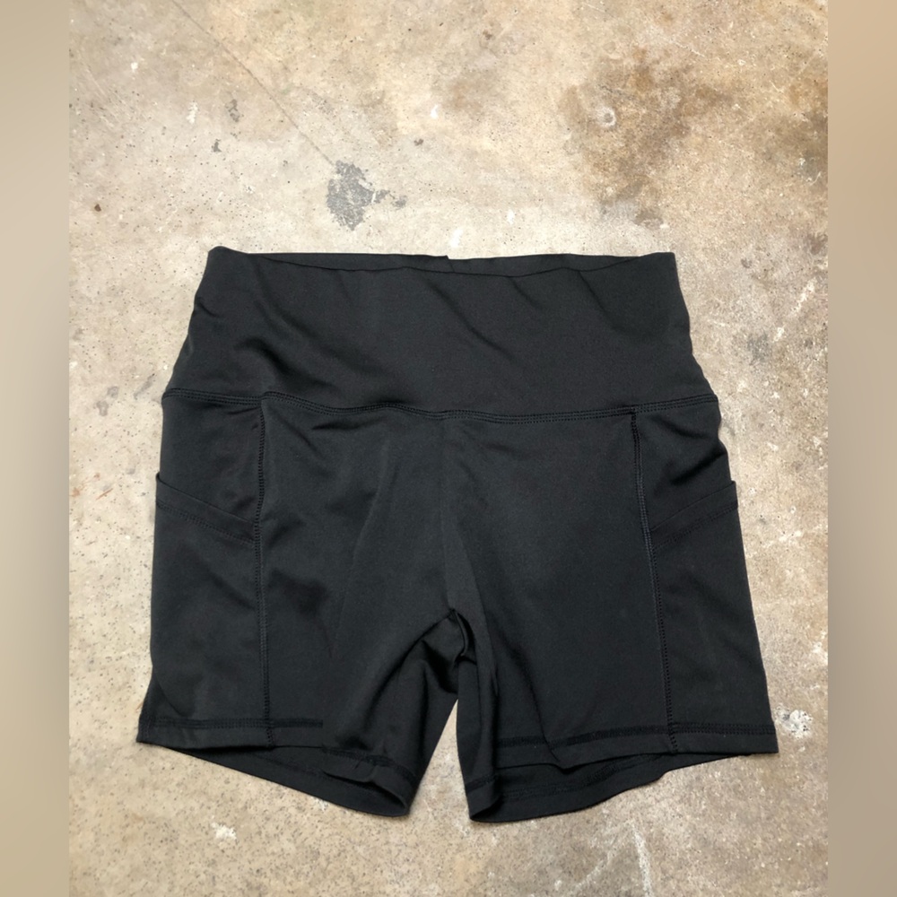 Athletic Black Women's Shorts Size Large With Scrunch